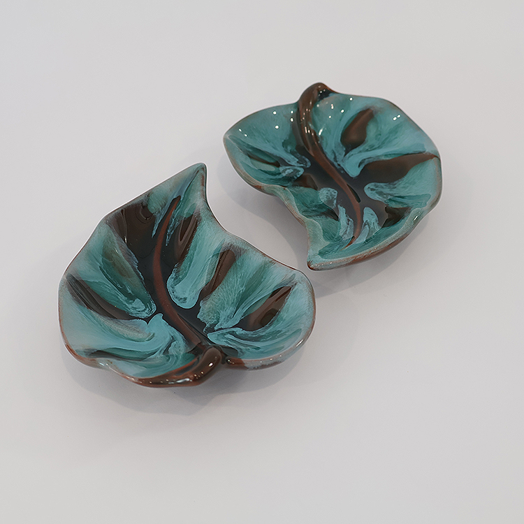 Set of vintage Blue Mountain Pottery leaf dishes with a unique green and brown drip glaze, 2 pcs.